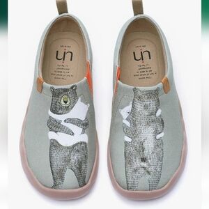 UIN Women's Bear's Hug Travel Canvas Slip-on Shoe Grayish-Green Sz 4.5